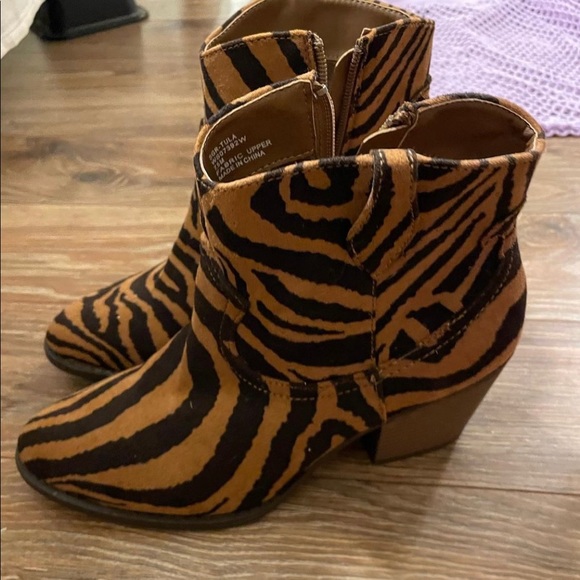 Tiger print booties - Picture 2 of 2